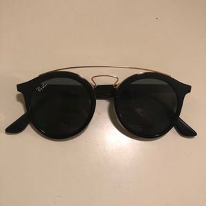 Ray Ban black with gold bar